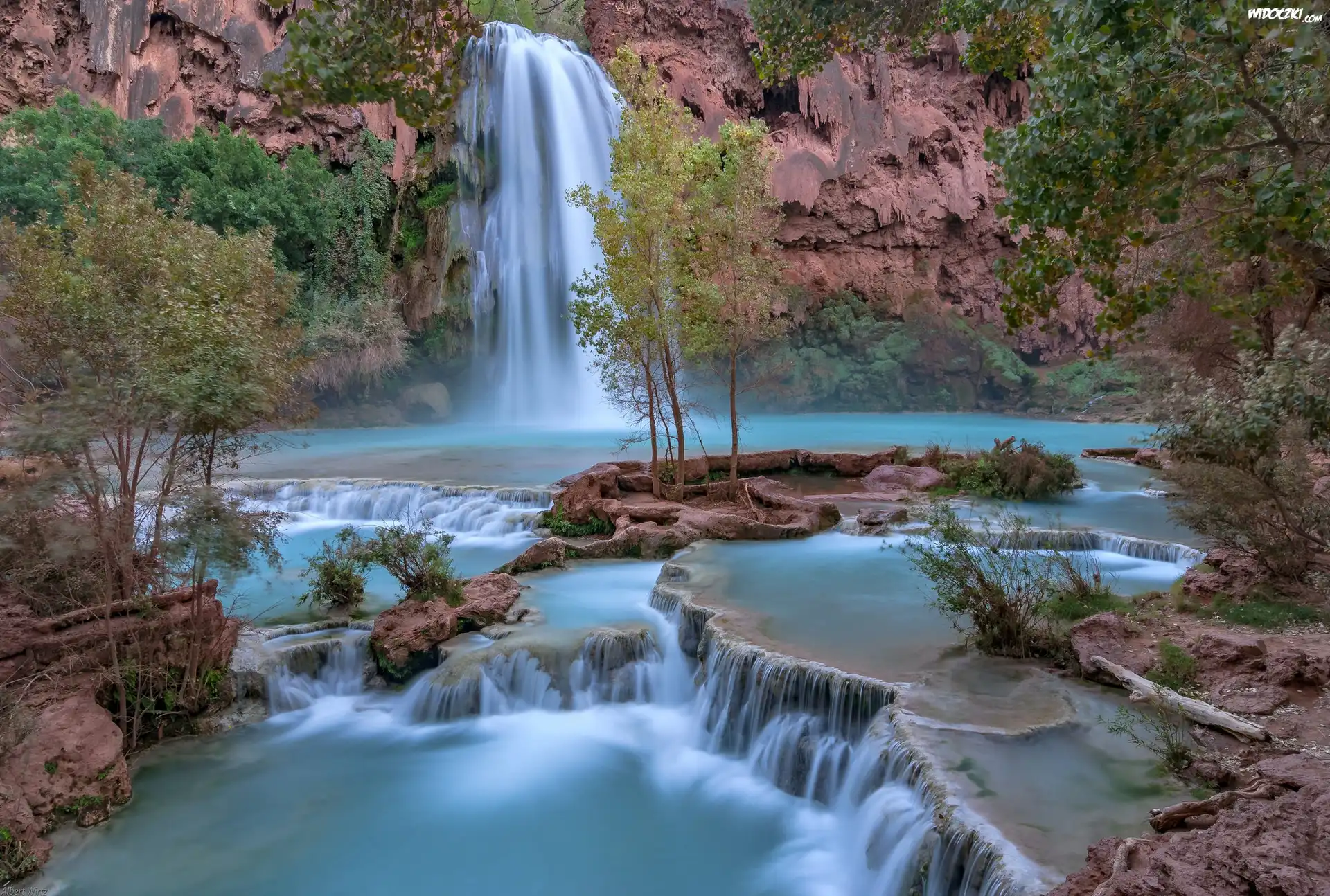 Wodospad Havasu Falls, Rzeka Havasu Creek, Park Narodowy Wielkiego Kanionu, Kanion, Skały, Drzewa, Arizona, Stany Zjednoczone