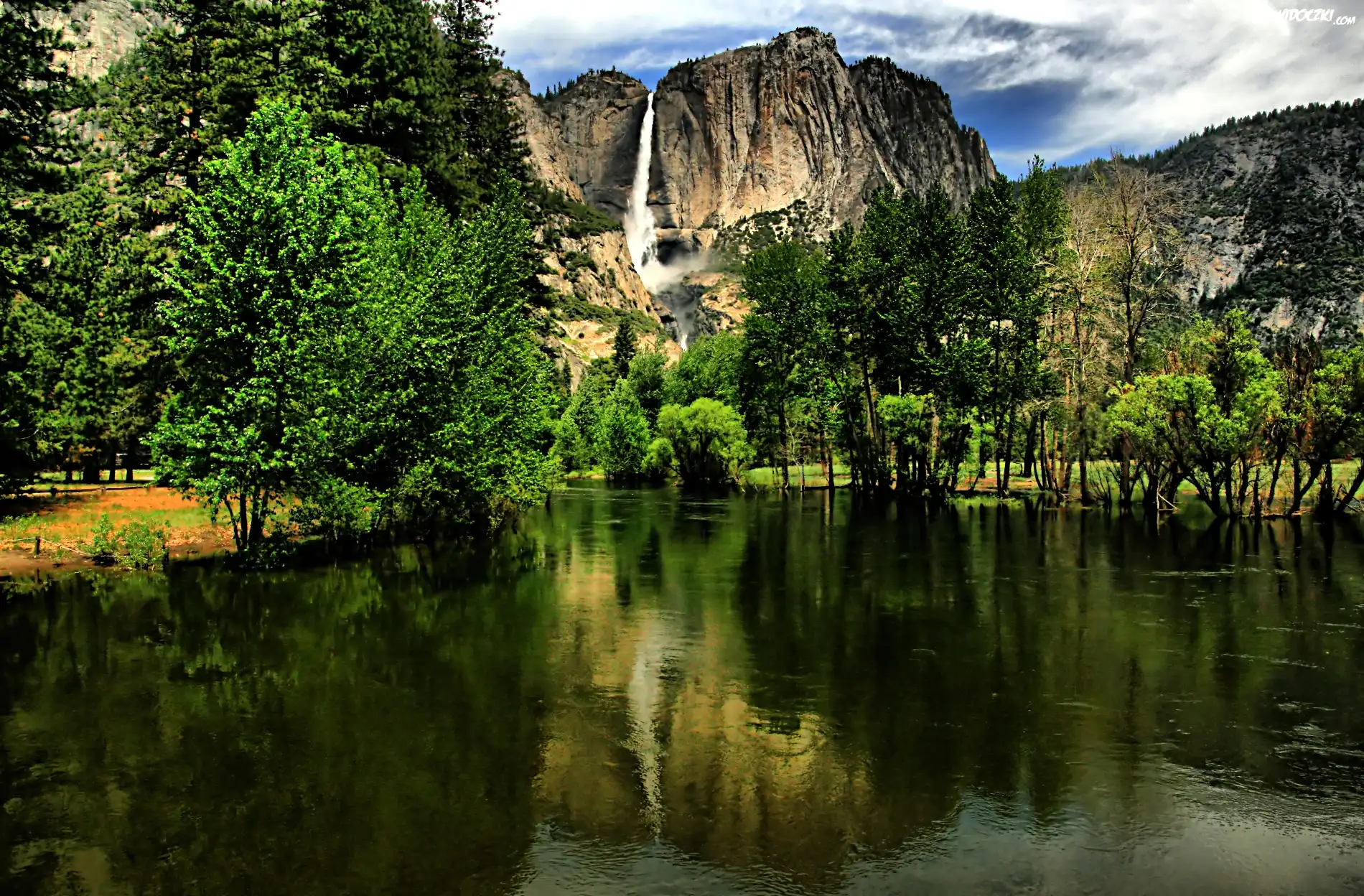 Stany Zjednoczone, Stan Kalifornia, Park Narodowy Yosemite, Wodospad, Góry, Jezioro
