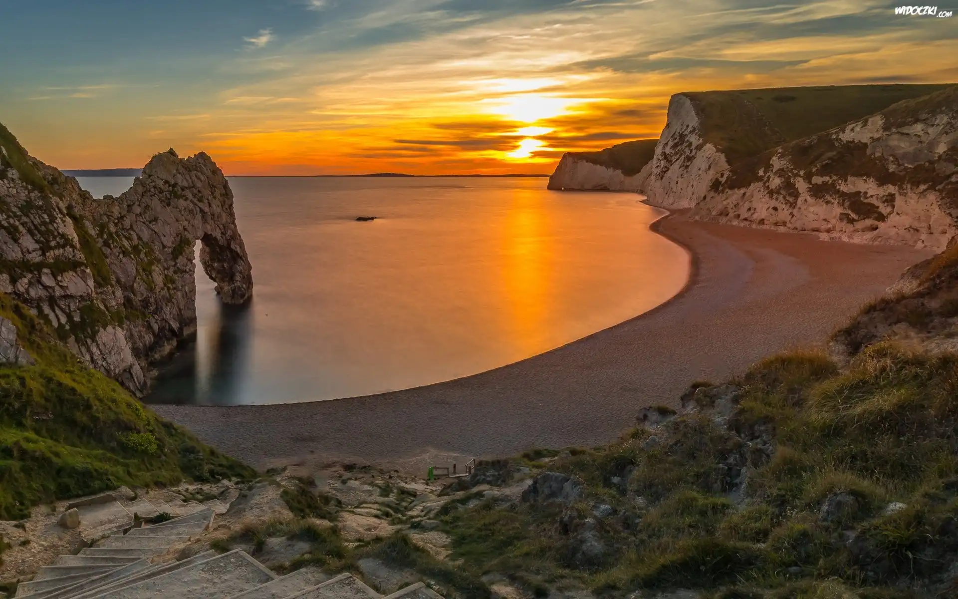 Anglia, Hrabstwo Dorset, Wybrzeże Jurajskie, Morze, Plaża, Skały, Łuk, Durdle Door, Zachód słońca