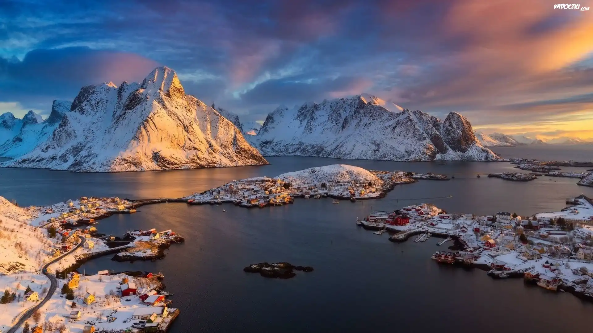 Norwegia, Lofoty, Wyspa Moskenesøya, Wioska Reine, Góry, Wschód słońca, Chmury