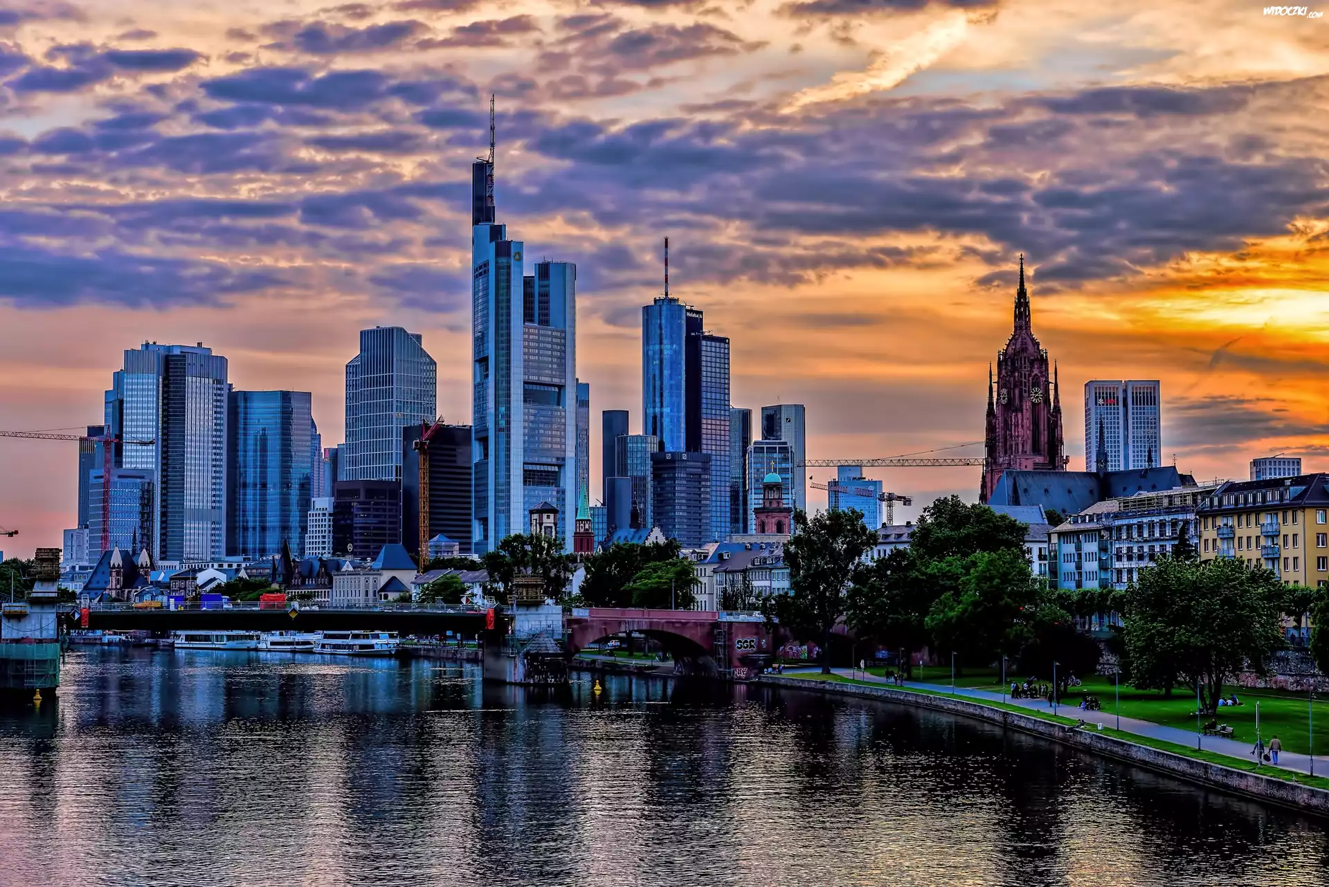 Zachód Słońca, Drapacze Chmur, Rzeka, Miasto, Niemcy, Frankfurt