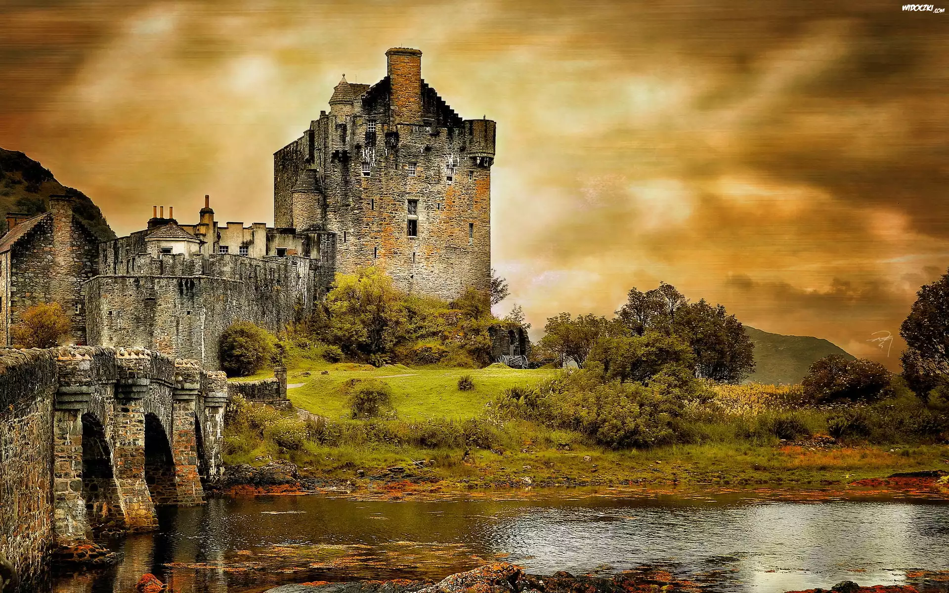 Szkocja, Zamek Eilean Donan Castle, Most kamienny, Chmury, Jezioro Loch Duich, Zachód słońca