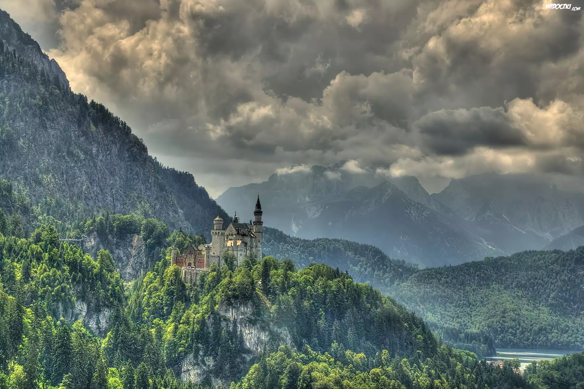 Zamek, Neuschwanstein, Zalesione, Góry, Chmury, Niemcy