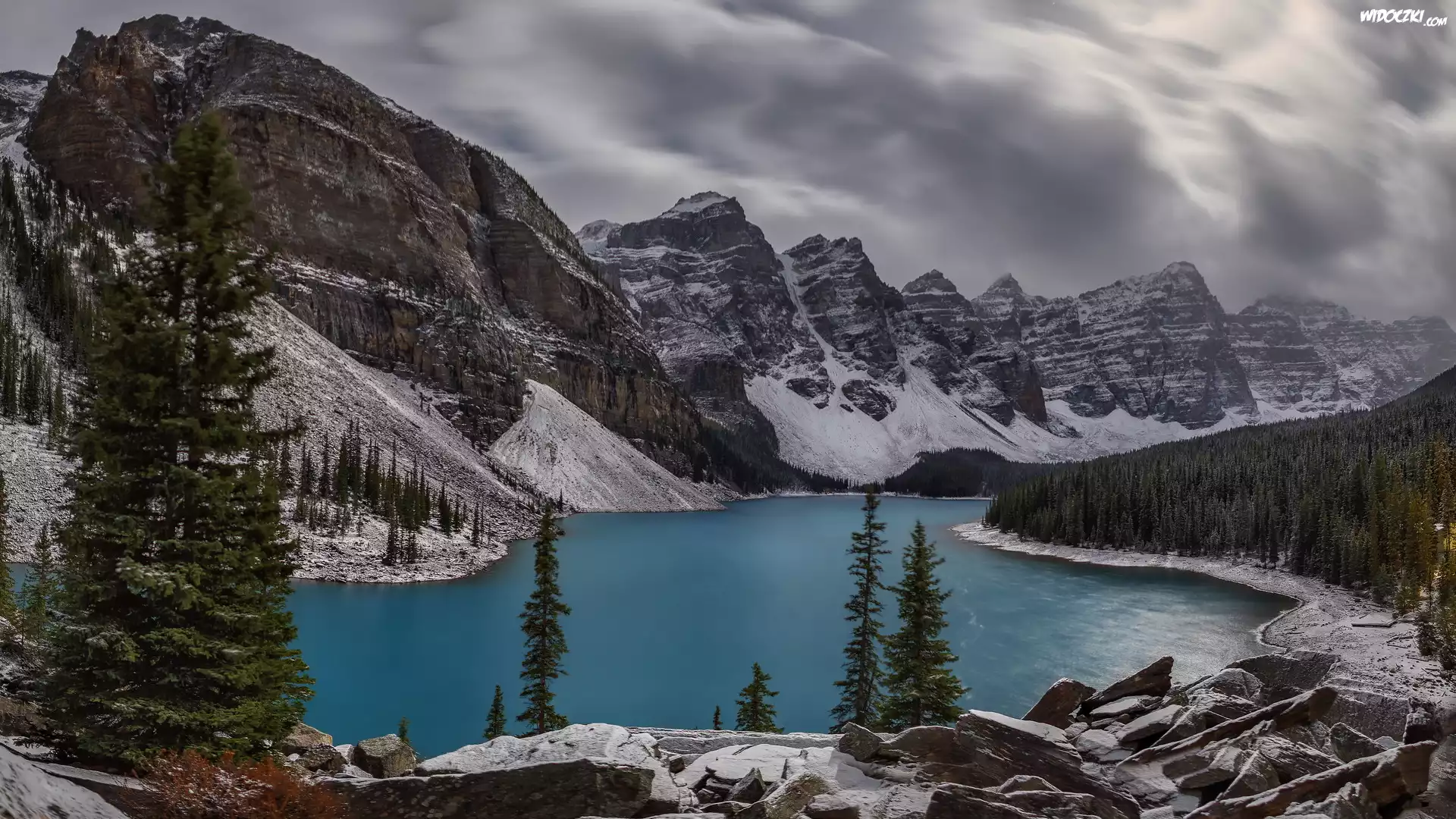Zima, Park Narodowy Banff, Góry, Dolina Dziesięciu Szczytów, Valley of the Ten Peaks, Jezioro Moraine, Drzewa, Prowincja Alberta, Kanada