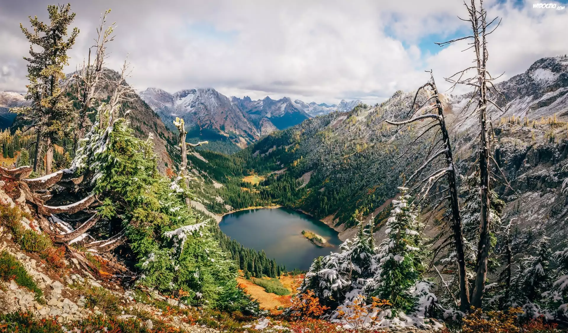 Stany Zjednoczone, Stan Waszyngton, Park Narodowy Północnych Gór Kaskadowych, Przełęcz Maple Pass, Jezioro Lake Ann, Góry, Chmury, Mgła, Las, Drzewa