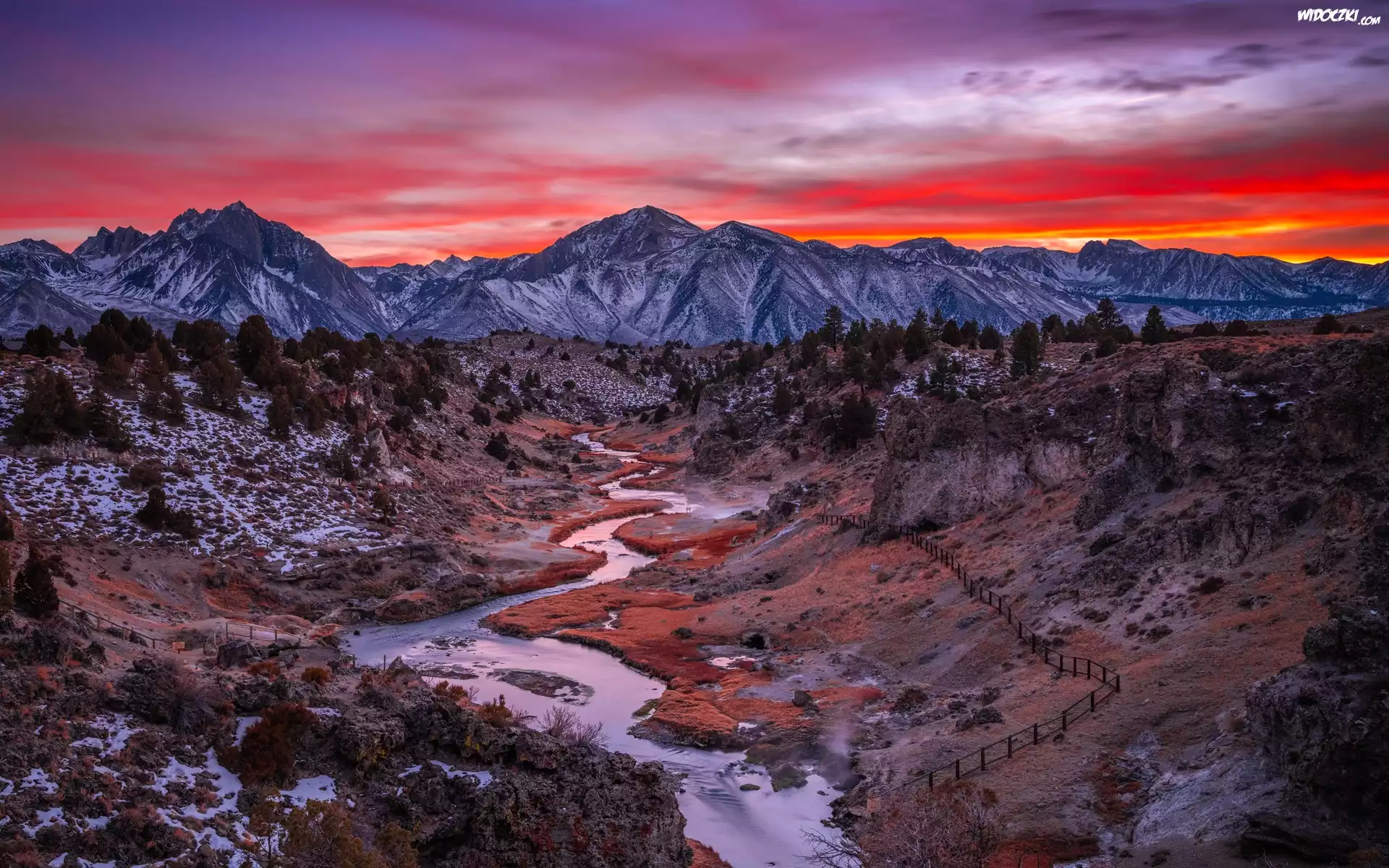 Stany Zjednoczone, Kalifornia, Hrabstwo Mono, Miejscowość Mammoth Lakes, Góry, Dolina, Rzeka, Hot Creek, Lasy państwowe, Inyo National Forest, Zachód słońca